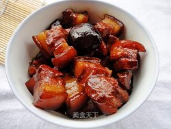 張炎家的美味紅燒菜之一------香菇燒肉