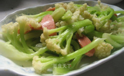 簡單的美味——火腿腸花菜
