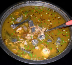 乳鴿烏雞野生小黃菇煲湯