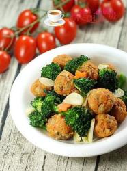 西兰花炒胡萝卜圆子