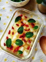 冰糖枸杞蒸雪梨