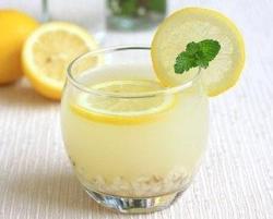 祛湿薏仁柠檬饮