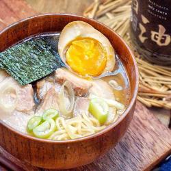 日式叉烧拉面配溏心蛋