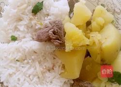 土豆炖牛肉盖饭