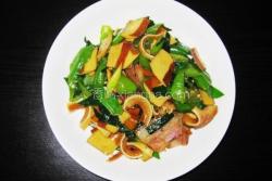 蒜苗炒香干猪耳