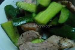 咸猪肉炒小黄瓜