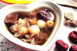 黑糖莲子木耳羹