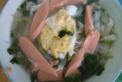 鸡蛋火腿汤河粉