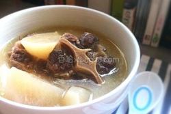 广东菜清汤炖牛尾