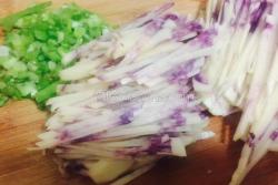 紫土豆炒肉丝