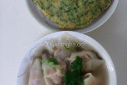 早餐:馄饨,鸡蛋蔬菜玉米饼