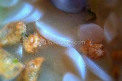 白萝卜煲猪肉韭菜酿油豆腐汤