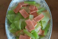 莴笋片炒火腿
