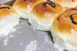 巧克力酱挤挤面包