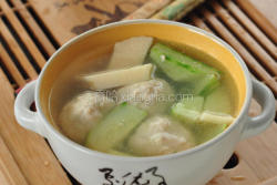 黄瓜笋片丸子汤