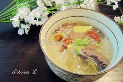 酸菜鸭血粉丝汤