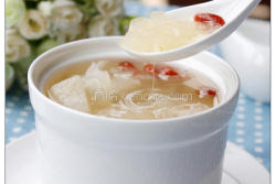 百合银耳雪梨汤