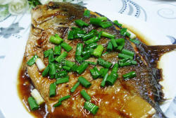 糖醋金鲳鱼