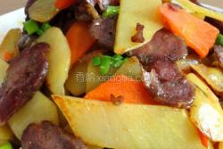 腊肠土豆炒胡萝卜