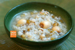 绿豆薏仁莲子粥