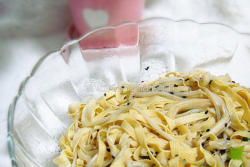 干豆腐拌金针菇