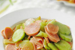 黄瓜炒火腿片