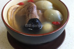 灵芝白鸽炖鸽蛋汤