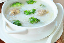 西兰花肉丸粥