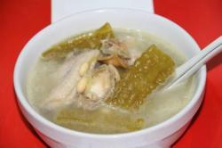 黄豆凉瓜鸡翅煲鲍鱼