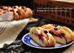 蓝莓甜杏面包