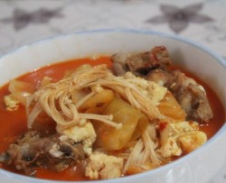 辣白菜排骨豆腐汤