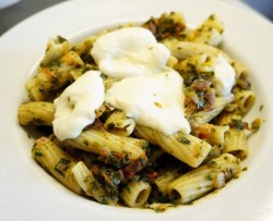 菠菜番茄芝士通心粉