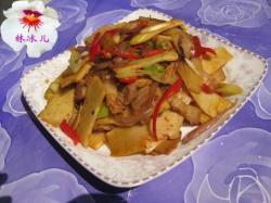 五花肉炒笋片
