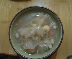 雪梨银耳炖莲子百合