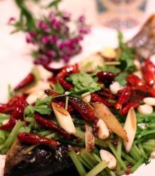 蒜香麻辣炝锅鱼