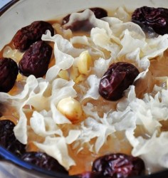 大枣银耳莲子羹