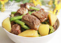 土豆烧排骨
