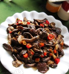 小米辣炒松树蘑