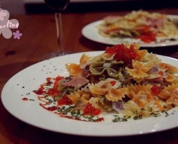 鱼子酱奶油火腿蘑菇蝴蝶面