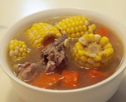 玉米胡萝卜大骨汤