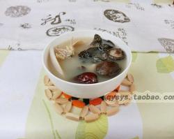 香菇木耳墨鱼汤
