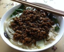 香椿肉酱鸡汤面