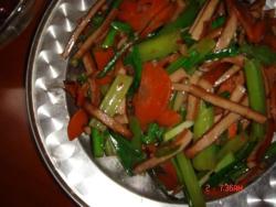 西芹蒜苗胡萝卜炒香干