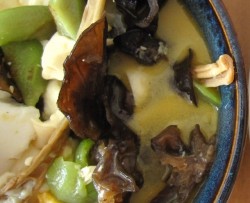 丝瓜木耳咸蛋豆腐汤