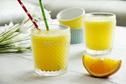 鲜榨蜜梨香橙汁