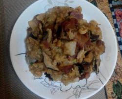 广式腊味糯米饭,每一口都有丰富的材料,加了芋头所以不腻,美味可口,好吃不腻