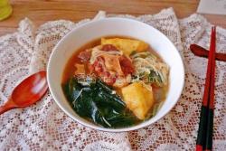 牛尾裙带金针菇豆泡汤