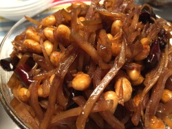 黄豆炒咸菜
