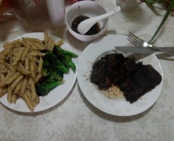 黑胡椒牛排配黑胡椒通心粉