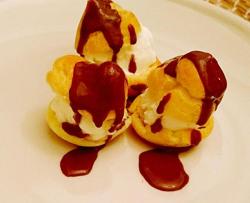 巧克力酱冰激淋泡芙